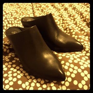 Seychelles black mules